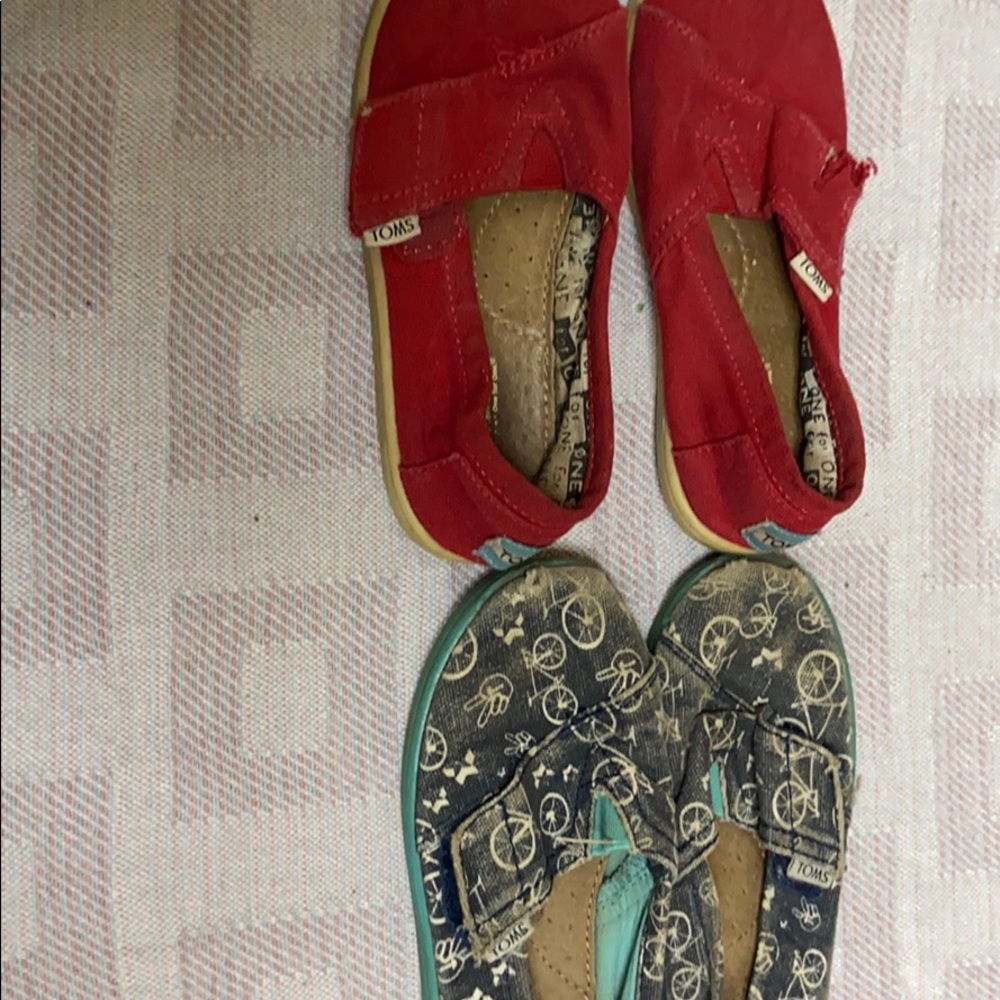Lot of 2 pairs of Toms shoes size 11.